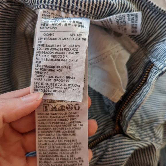 Levi's 524 Skinny Jeans, Like New, Blue Pin Stripe Denim Size 7/28 - Picture 3 of 5